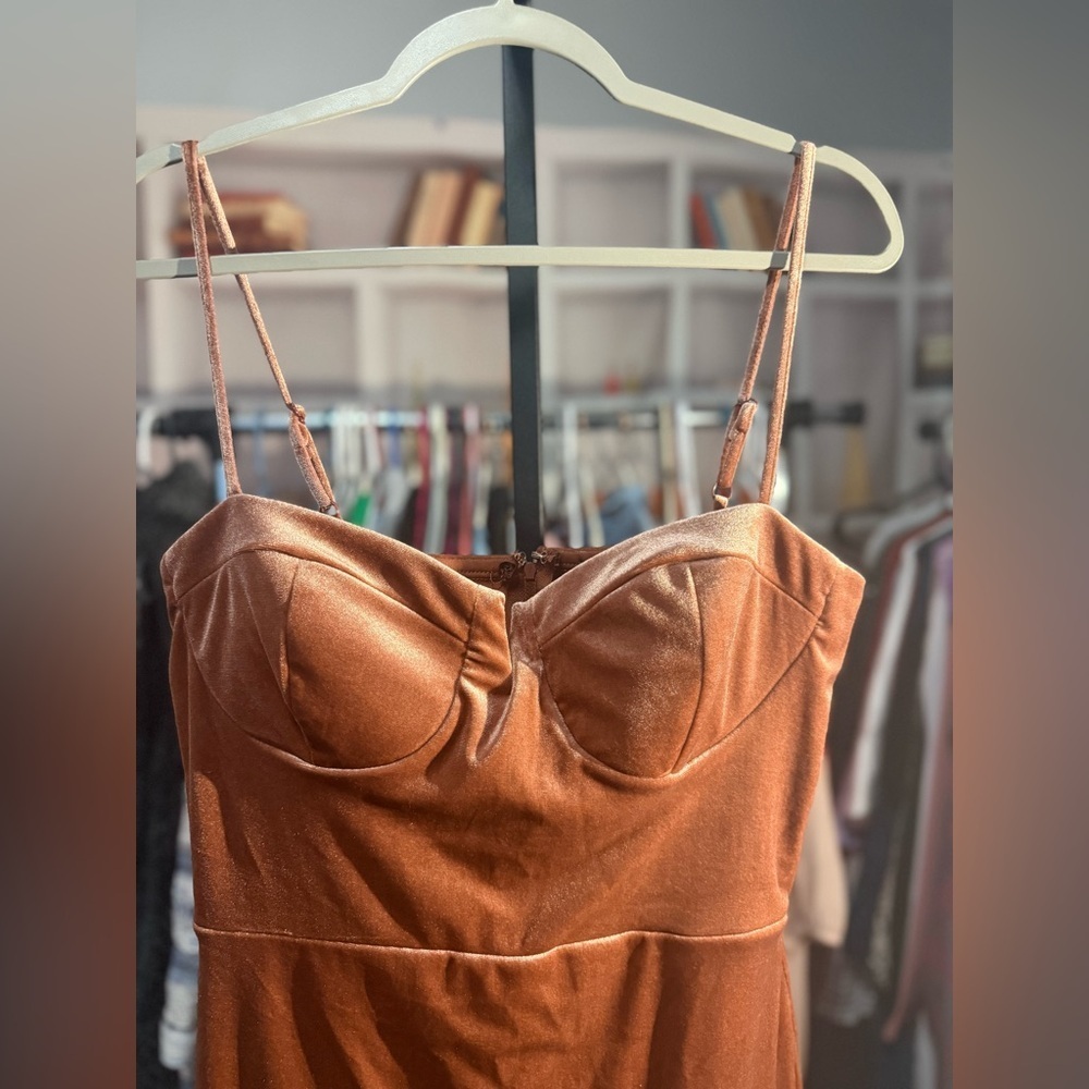 Trixxi Velvet Mini Dress in copper - Picture 5 of 13